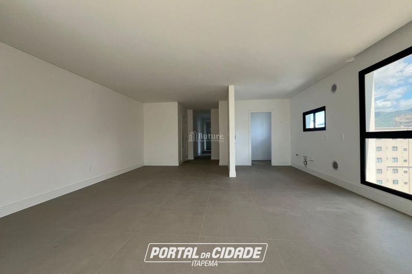 Apartamento &agrave; venda - 137m&sup2; - Meia Praia