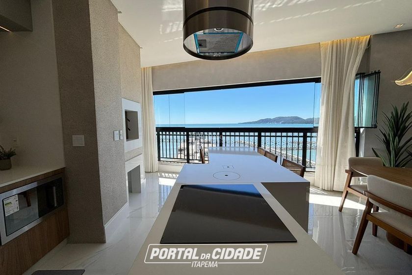 Apartamento &agrave; venda - 140m&sup2; - Meia Praia