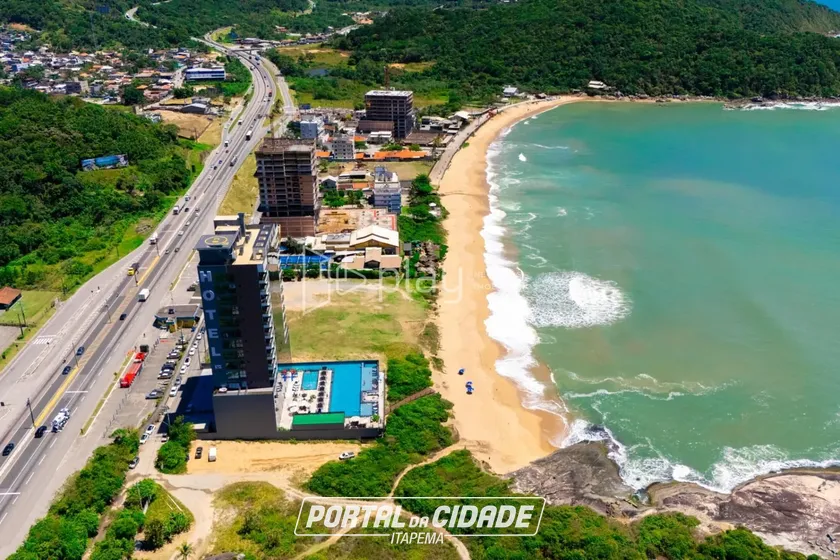 Apartamento &agrave; venda - 107m&sup2; - Meia Praia