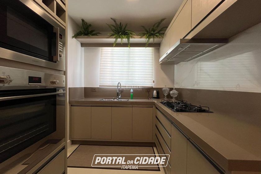 Apartamento &agrave; venda - 130m&sup2; - Meia Praia