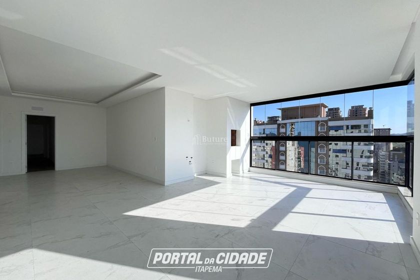 Apartamento &agrave; venda - 153m&sup2; - Meia Praia