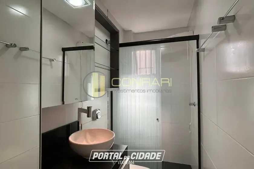 Apartamento para alugar - 110m&sup2; - meia praia