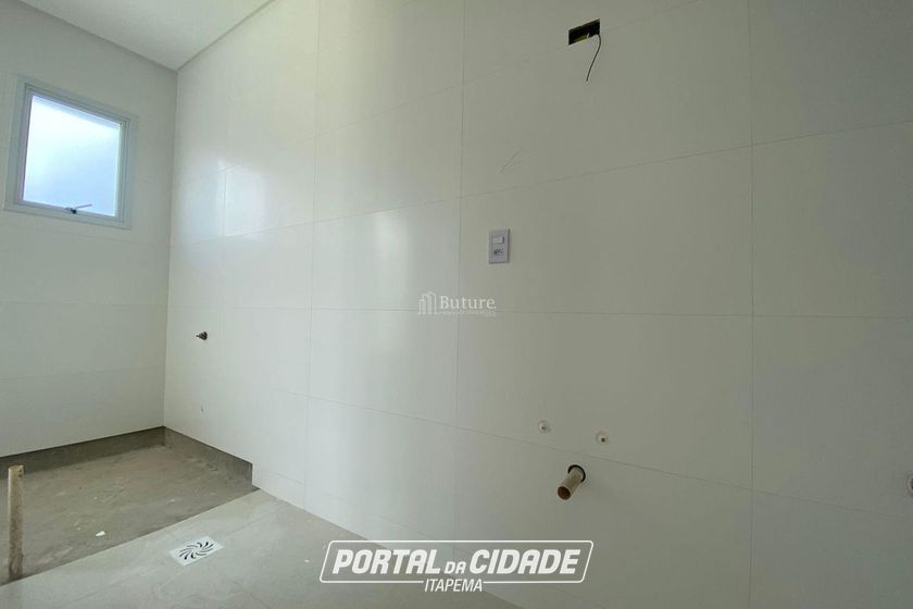 Apartamento &agrave; venda - 140m&sup2; - Meia Praia