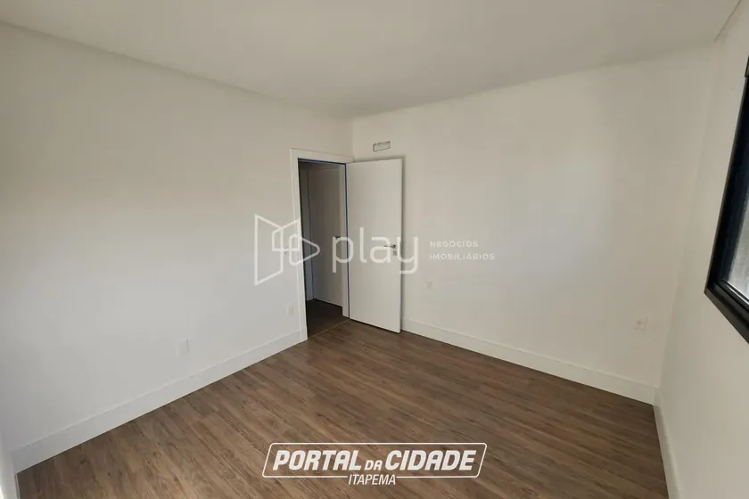 Apartamento &agrave; venda - 132m&sup2; - Meia Praia