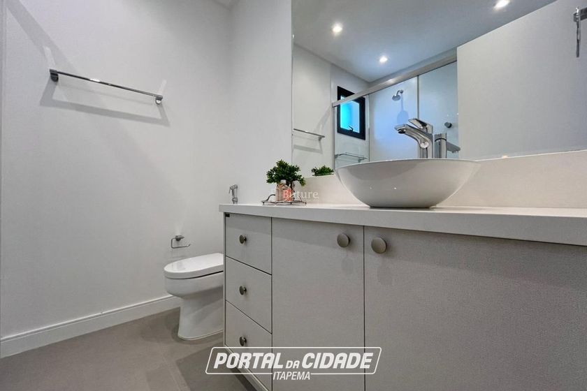 Apartamento &agrave; venda - 137m&sup2; - Meia Praia