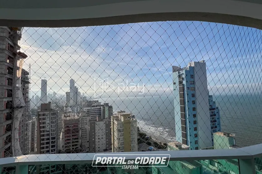 Apartamento &agrave; venda - 160m&sup2; - Meia Praia