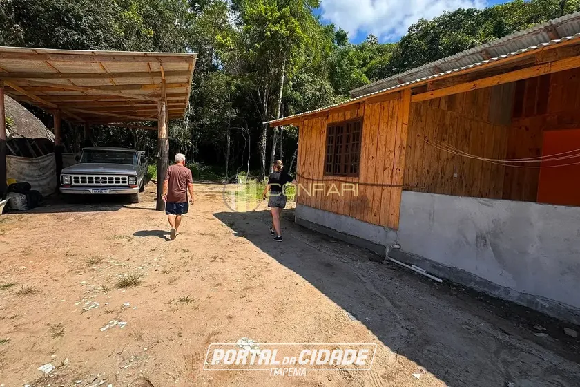 Ch&aacute;cara &agrave; venda - 60m&sup2; - Macacos