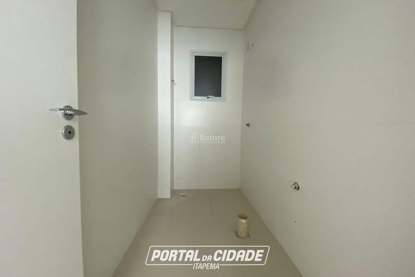 Apartamento &agrave; venda - 140m&sup2; - Meia Praia