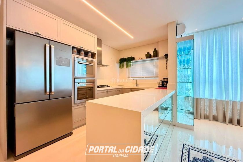 Apartamento &agrave; venda - 160m&sup2; - Meia Praia