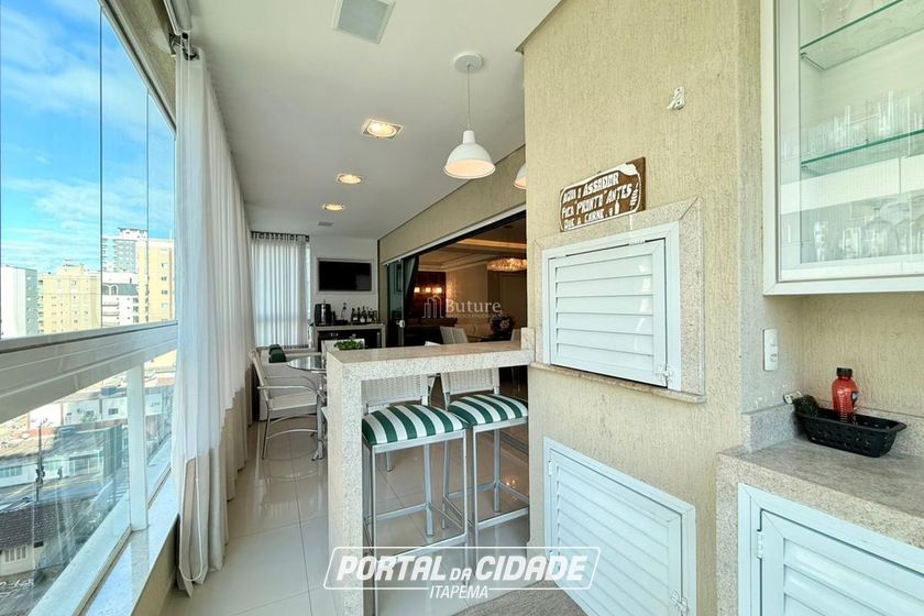Apartamento &agrave; venda - 150m&sup2; - Meia Praia