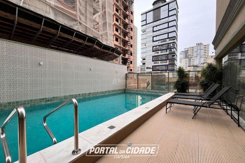 Apartamento &agrave; venda - 119m&sup2; - Meia Praia