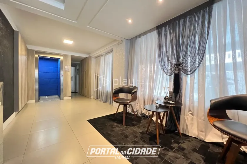 Apartamento &agrave; venda - 140m&sup2; - Meia Praia