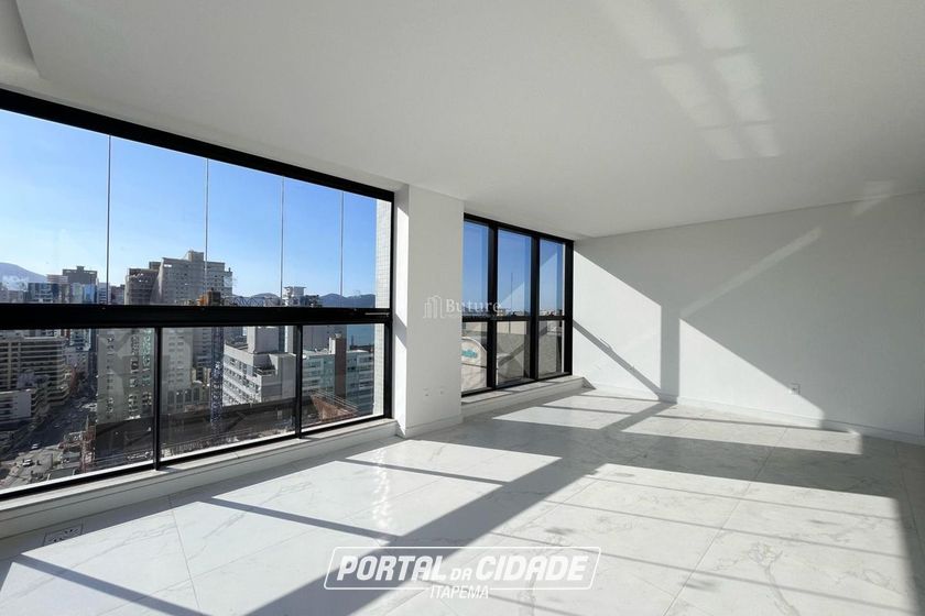 Apartamento &agrave; venda - 153m&sup2; - Meia Praia