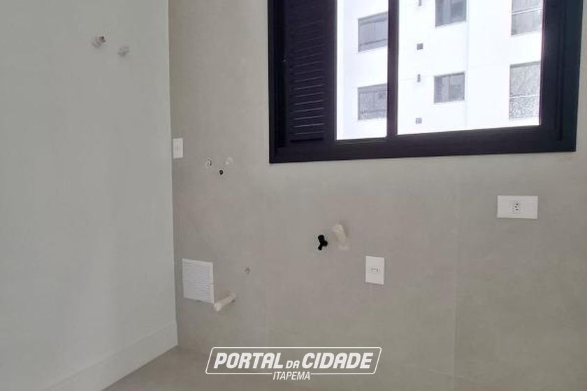 Apartamento para alugar - 132m&sup2; - Meia Praia