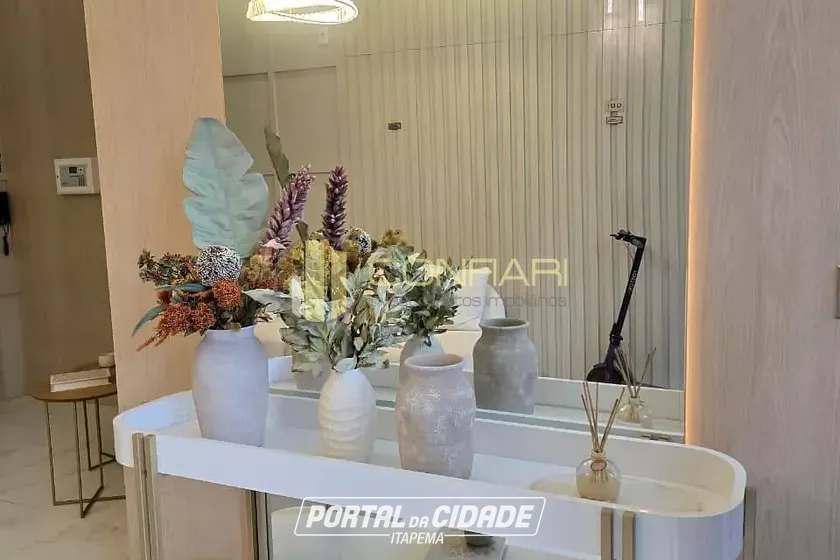 Apartamento &agrave; venda - 105m&sup2; - Meia Praia