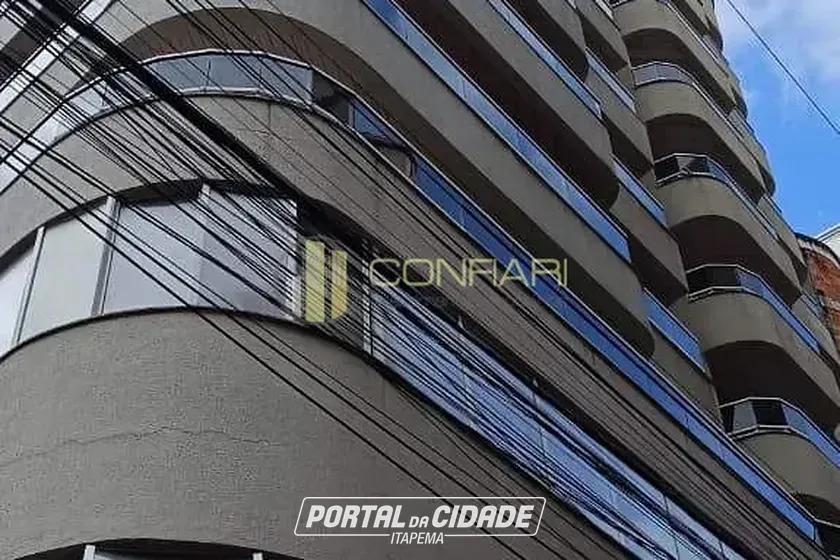 Apartamento &agrave; venda - 135m&sup2; - Meia praia