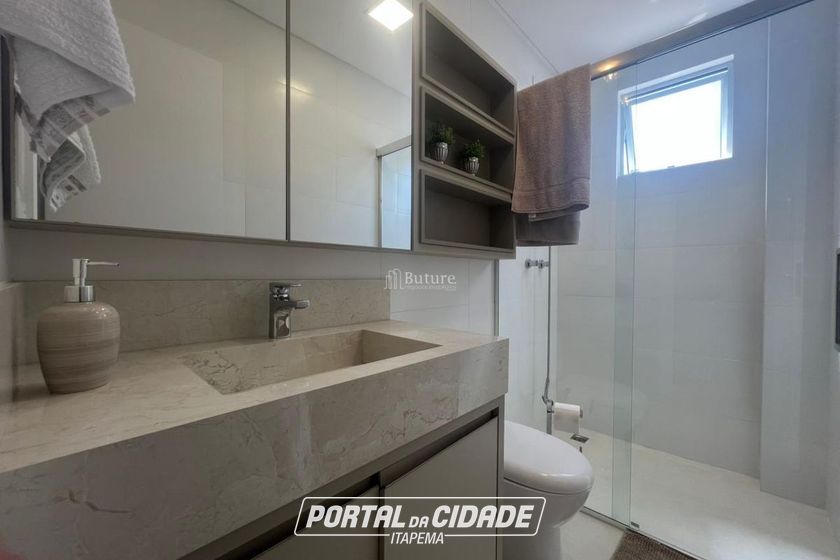 Apartamento &agrave; venda - 130m&sup2; - Meia Praia