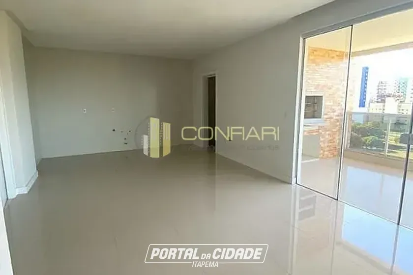 Apartamento &agrave; venda - 143m&sup2; - Meia Praia