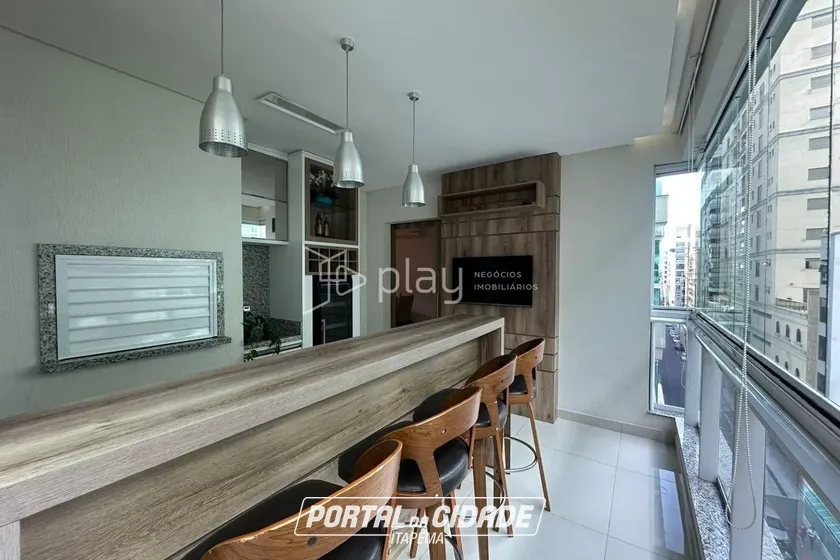 Apartamento &agrave; venda - 134m&sup2; - Meia Praia