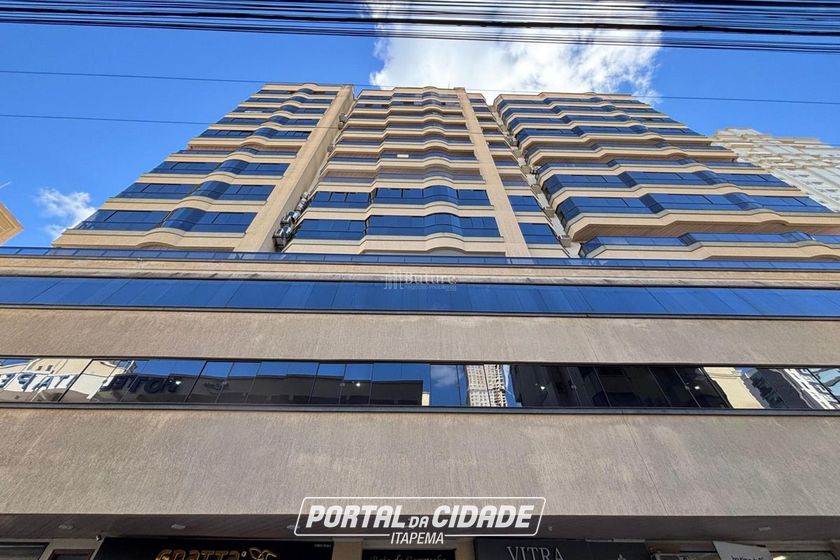 Apartamento &agrave; venda - 147m&sup2; - Meia Praia
