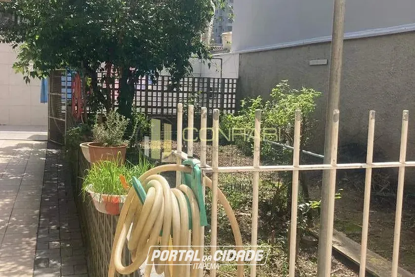 Casa &agrave; venda - 205m&sup2; - Meia Praia