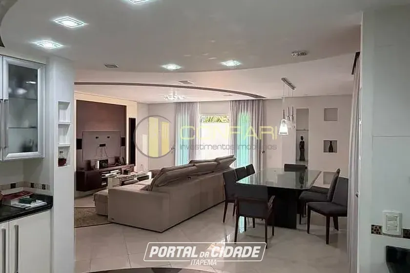 Casa para alugar - 300m&sup2; - Meia Praia