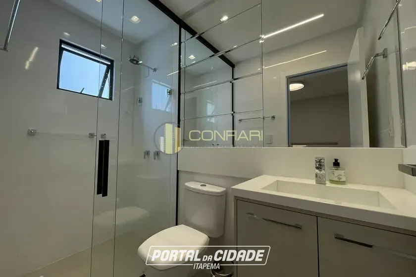 Apartamento &agrave; venda - 136m&sup2; - Meia praia
