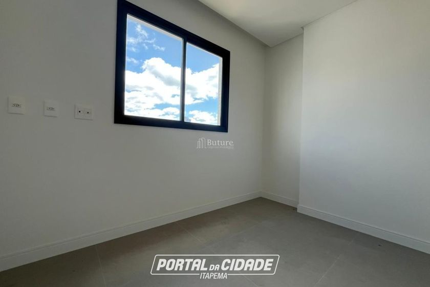 Apartamento &agrave; venda - 137m&sup2; - Meia Praia
