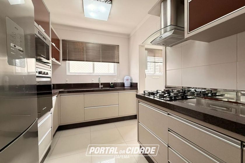 Apartamento &agrave; venda - 198m&sup2; - Meia Praia