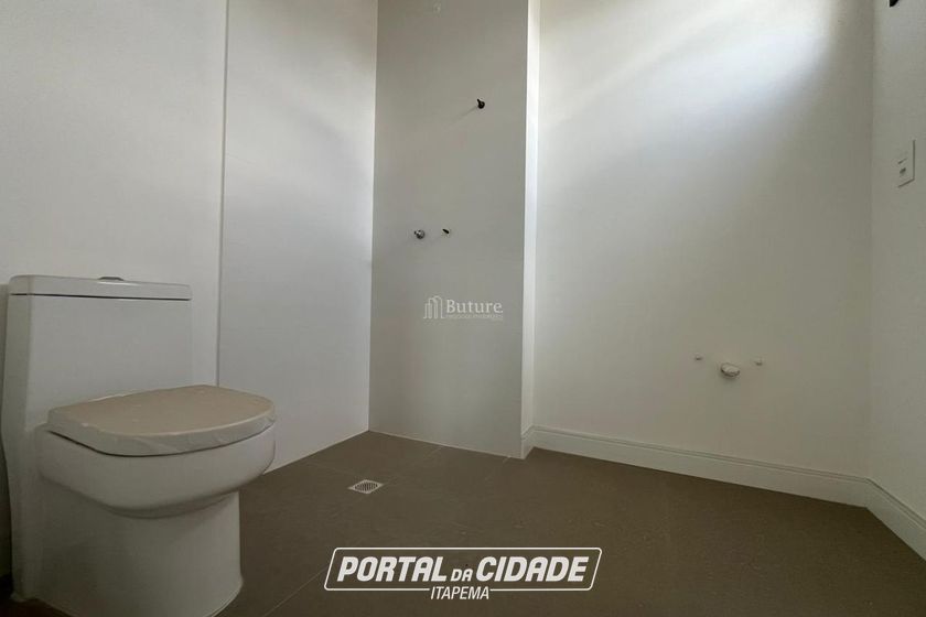 Apartamento &agrave; venda - 137m&sup2; - Meia Praia