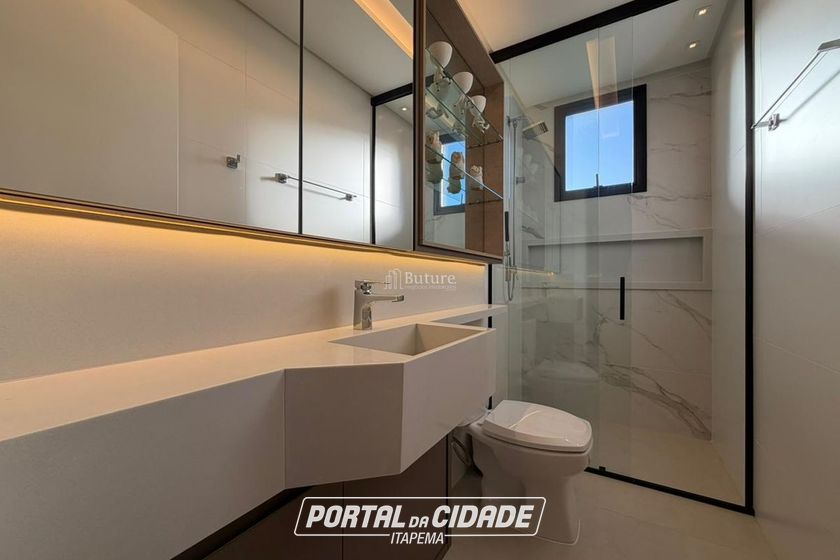 Apartamento &agrave; venda - 162m&sup2; - Meia Praia