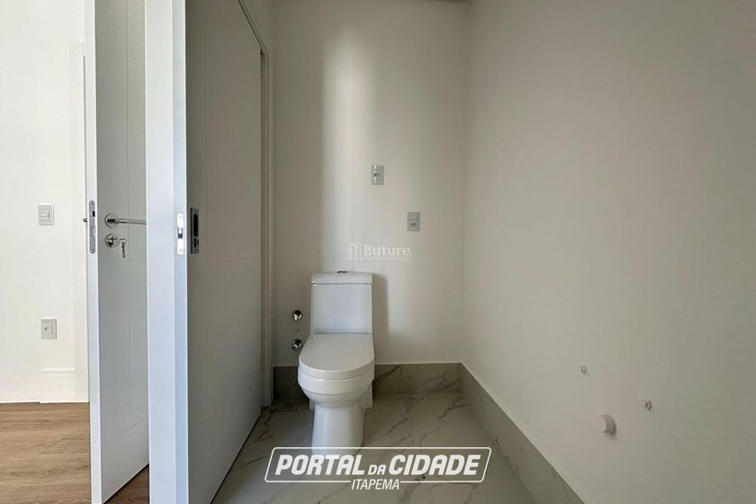 Apartamento &agrave; venda - 180m&sup2; - Meia Praia