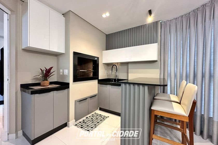 Apartamento &agrave; venda - 129m&sup2; - Meia Praia