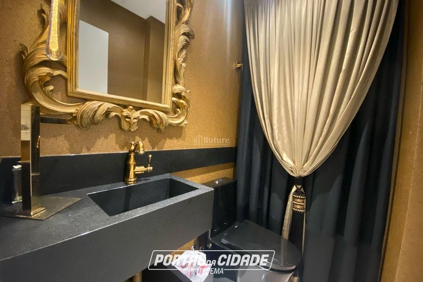 Apartamento &agrave; venda - 182m&sup2; - Meia Praia