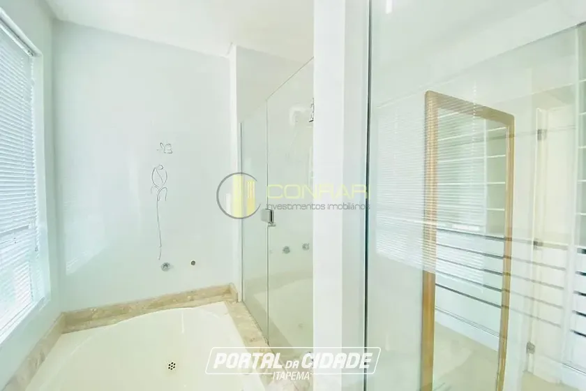 Apartamento &agrave; venda - 128m&sup2; - Meia Praia