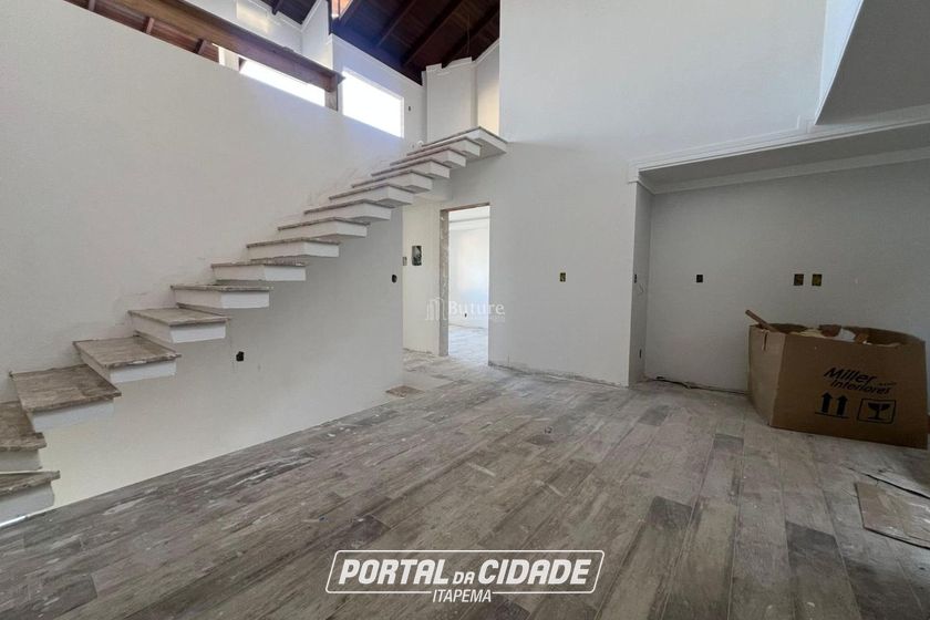 Casa &agrave; venda - 200m&sup2; - Canto da Praia