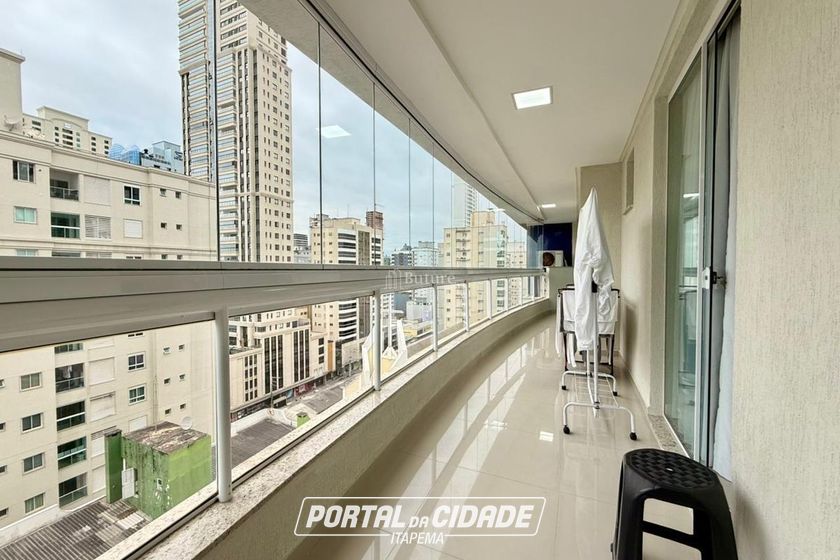 Apartamento &agrave; venda - 120m&sup2; - Meia Praia