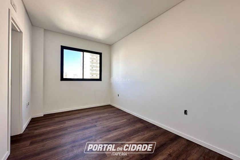 Apartamento &agrave; venda - 138m&sup2; - Meia Praia
