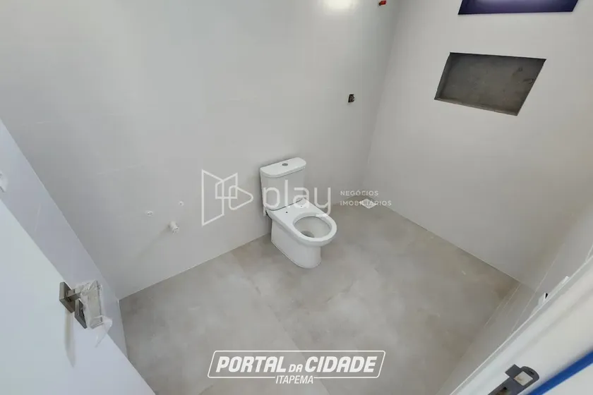 Apartamento &agrave; venda - 132m&sup2; - Meia Praia