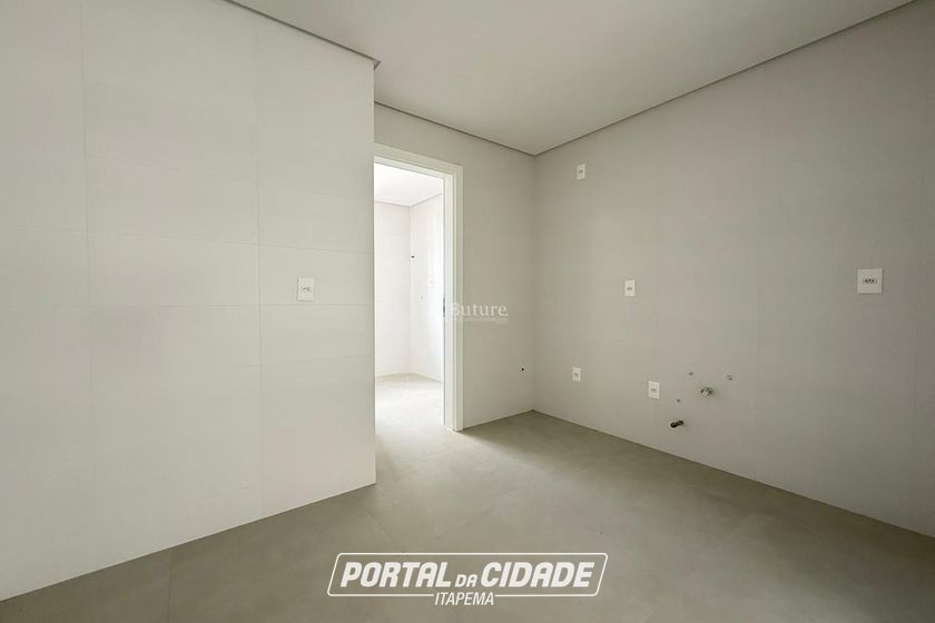 Apartamento &agrave; venda - 140m&sup2; - Meia Praia