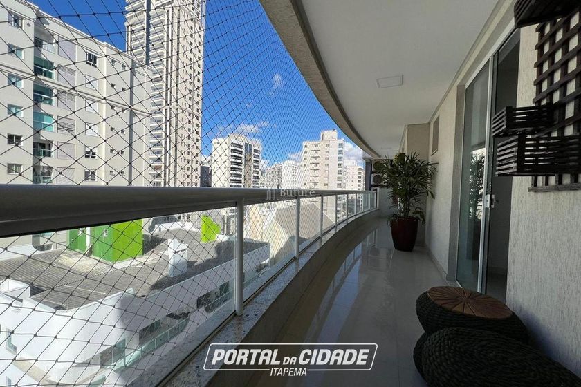 Apartamento &agrave; venda - 137m&sup2; - Meia Praia
