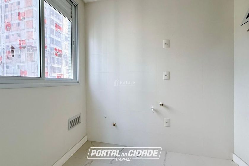 Apartamento &agrave; venda - 132m&sup2; - Meia Praia