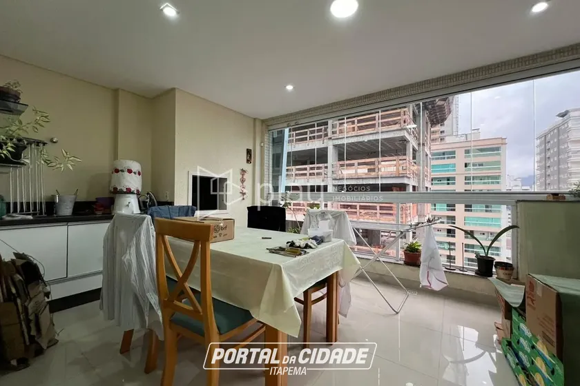 Apartamento &agrave; venda - 145m&sup2; - Meia Praia