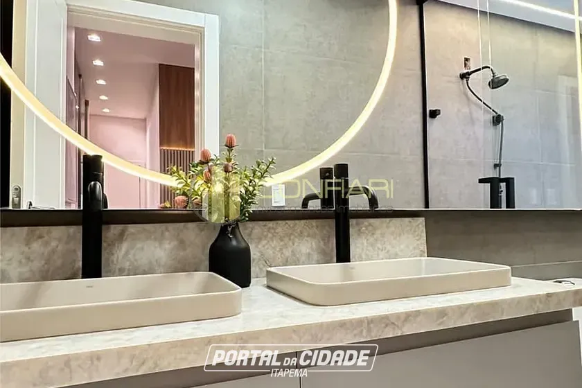 Apartamento &agrave; venda - 136m&sup2; - Meia Praia