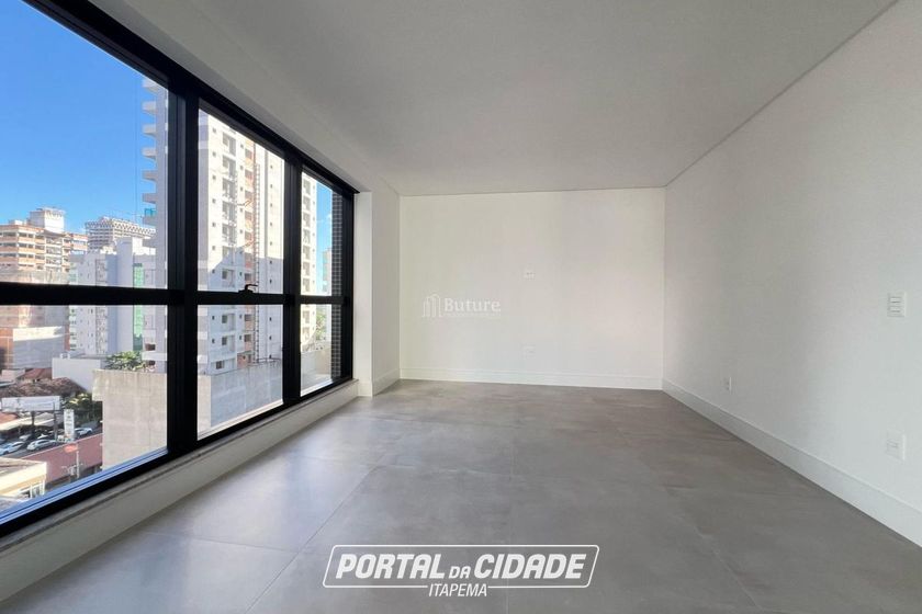 Apartamento &agrave; venda - 132m&sup2; - Meia Praia