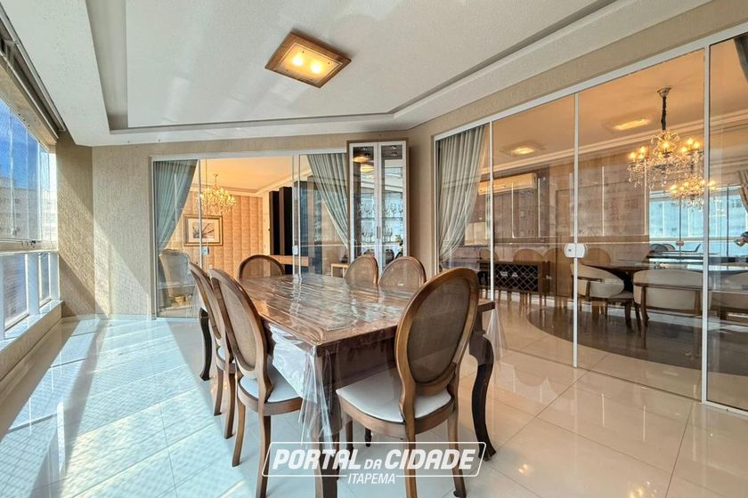 Apartamento &agrave; venda - 198m&sup2; - Meia Praia