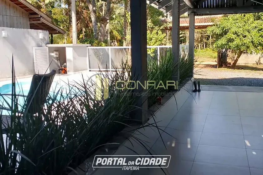Ch&aacute;cara &agrave; venda - 130m&sup2; - Moura