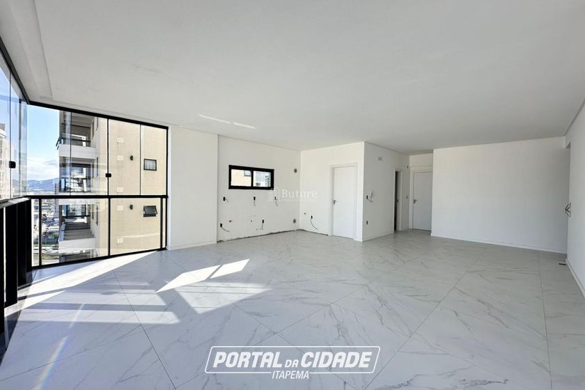 Apartamento &agrave; venda - 138m&sup2; - Meia Praia
