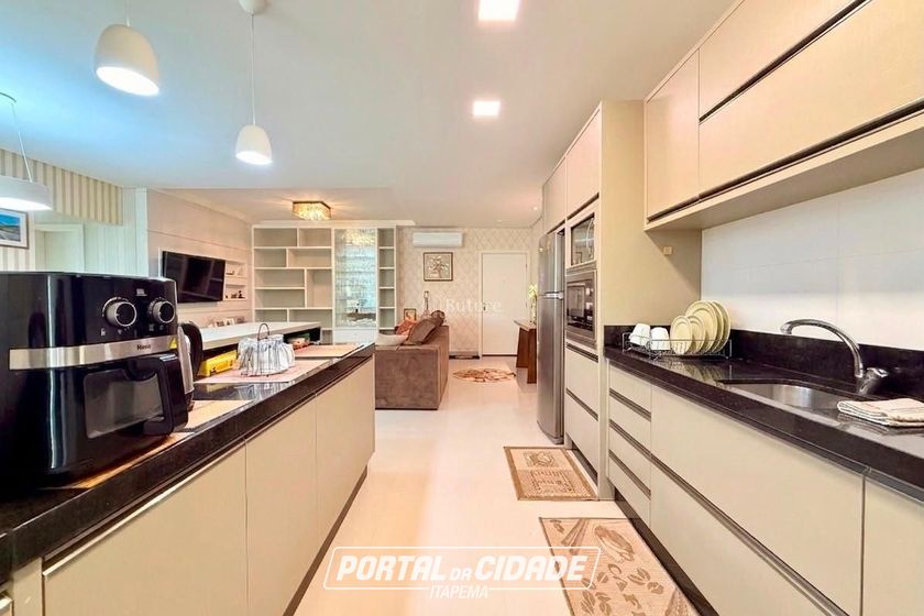 Apartamento &agrave; venda - 135m&sup2; - Meia Praia