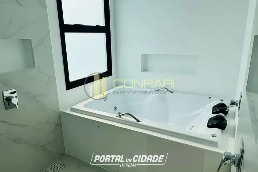 Apartamento &agrave; venda - 185m&sup2; - Meia Praia